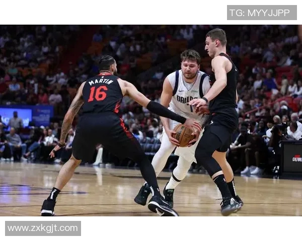 独行侠与鹈鹕的激战回顾赛季关键时刻的精彩对决与球员表现分析